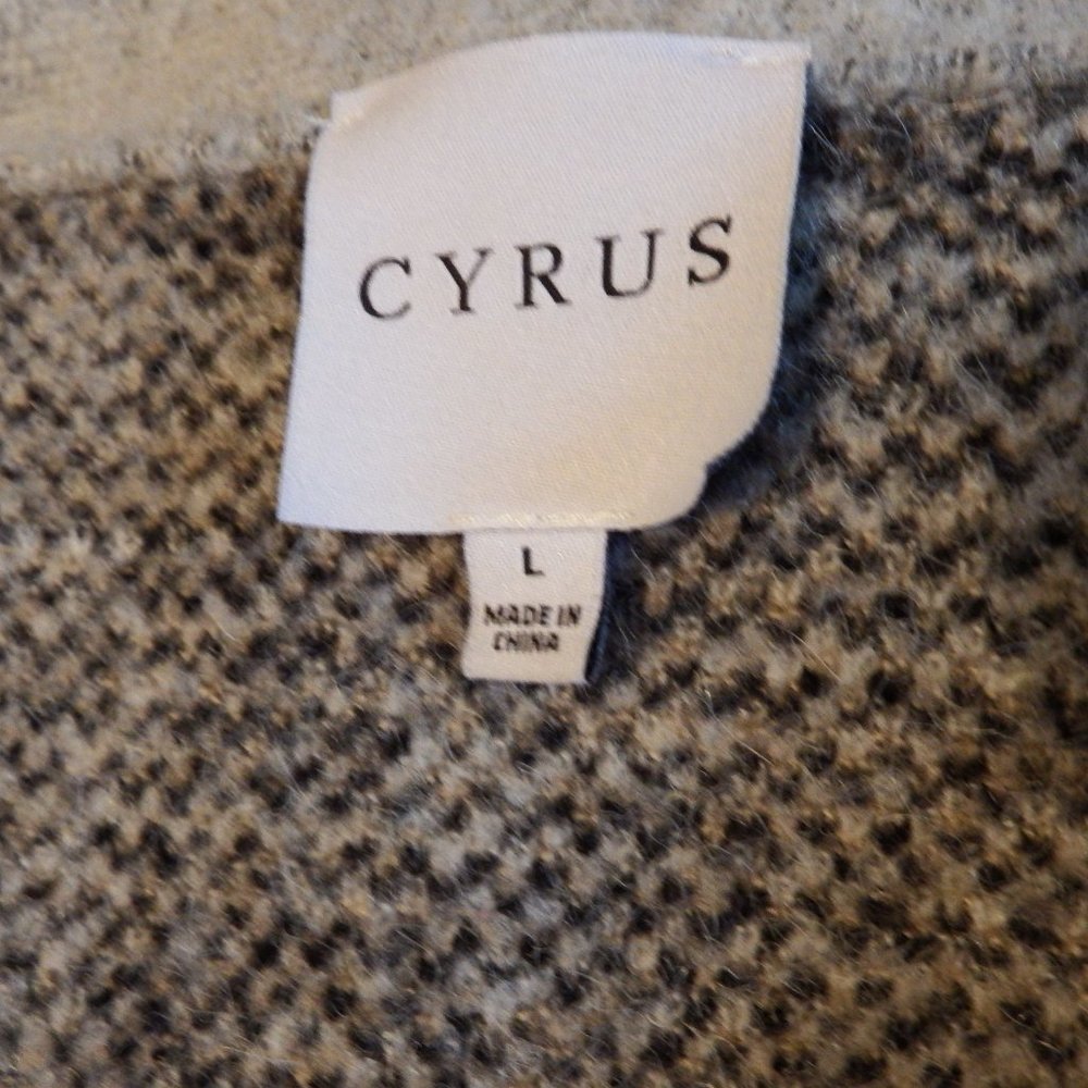Womens Cardigan Sweater with button closure, Size Large - Picture 4 of 4